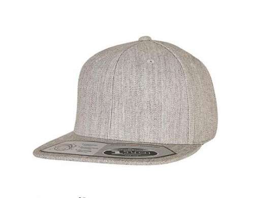 Stylish 110 Fitted Snapback Cap for Sports and Leisure