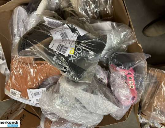 4 € per pair in a shoe ensemble with a variety of models and sizes, including mix cardboard, remaining stock pallet, women's shoes, men's shoes.