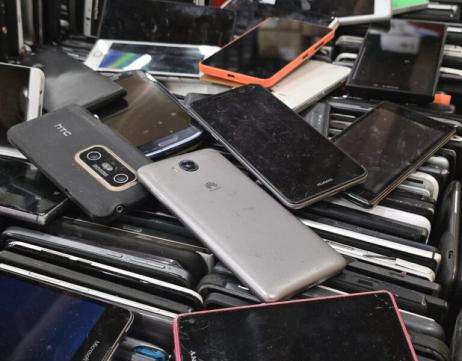 Samsung · Oppo · Smartphones HTC: buenas pantallas | 2000+ Unidades | Sin probar | Acciones de Alemania