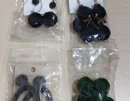 Boucles d’oreilles femme à 0,35 centimes la paire