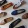 Stock de chaussures pour les femmes, hommes et enfants photo 2