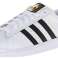 Adidas, Nike, Asics scarpe sportive nuove a stock foto 2