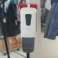 10-pack dispensers voor elektrische gelhanddesinfecterend middel met rode en zwarte metalen steunen foto 6