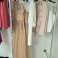 Γυναικεία Ρούχα Εκκαθάριση Stock Lot - Πολλά 50 κομμάτια, συμπεριλαμβανομένων φορέματα, μπλούζες, παντελόνια, φούτερ, σακάκια - Μέγεθος: 2 έως 22 εικόνα 3