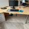 Auktion: Schreibtisch mit Besprechungsteil + 1 Büro-Container Bild 1