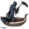 Ο Grim Reaper Ferryman του Θανάτου με ένα δρεπάνι εικόνα 2
