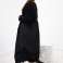 O rochie neagră evazată cu welts pe laterale este o propunere unică care combină libertatea de tăiere cu detalii la modă fotografia 4