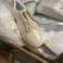 Dans un mélange de chaussures variable avec 4 € la paire, il existe différents modèles et tailles, y compris Mix Carton, A Goods, Remaining Stock, Men’s Shoes, Remaining Stock photo 2