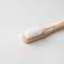 Tandenborstel met bamboe handvat met medium harde haren en wit geverfd handvat foto 2