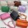 DamestassenKies uit een verscheidenheid aan modellen en kleuren voor dameshandtassen van topkwaliteit. foto 4