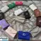 Tyylikkäät käsilaukut naisille vaihtoehtoisilla väri- ja tyylivaihtoehdoilla. kuva 4