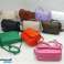 Dámské kabelky, které jsou módní a všestranné, s různými barevnými a modelovými variacemi. fotka 3
