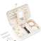 Witte reissieradenkoffer voor dames, organisator, 2-laags draagbare kleine sieradenorganizer voor oorbellen, ringen, kettingen, horloges, armbanden, G foto 1