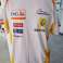 VIELE T-SHIRTS, POLOSHIRTS, MÜTZEN UND FLAGGEN VON FERNANDO ALONSO IN DER RENAULT-ÄRA Bild 1