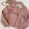 050019 Tom Tailor Jacke für Frauen. Ein Modell in rosa Tönen Bild 3