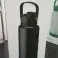 Zwarte geïsoleerde roestvrijstalen fles met rietje, sportwaterbekerfles met rietje, tuit en handvat, thermische mok met brede opening foto 1