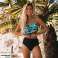 ¡Transforma tu línea de trajes de baño con el bikini retro con volantes Anthea perfecto para consumidores juguetones!  Variación Lanie fotografía 1