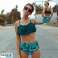 ¡Transforma tu línea de trajes de baño con el bikini retro con volantes Anthea perfecto para consumidores juguetones!  Variación Lanie fotografía 2