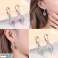 D’élégantes boucles d’oreilles Nezzy rehaussent vos offres avec un attrait irrésistible Variation blanche photo 2