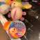 Squeeze ball stressbold Squeeze Fish rainbow 12 cm 6 assorteret i flerfarvet butiksdisplay billede 3
