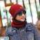 Ensemble chapeau et écharpe d’hiver élégant et confortable pour tous vos clients prêts pour l’hiver !  Variation rouge photo 4