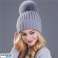 Chapeau d’hiver essentiel élégant et chaud tricoté pour femmes avec variation blanche de Pom Pom photo 1