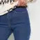 À partir de 2,30 € – Jeans femme catégorie A pour le printemps et l'été, nouveautés en tailles d'Europe centrale, disponibles à partir de 20 pièces directement en stock photo 3