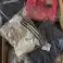 374 € – Markenbekleidung Mix Damen &amp;amp; Herren, 67 Stück, UVP 3740 €, Retouren A/B/C, Nike, Hilfiger, Jeans, Jacken, Shirts Bild 1