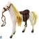 Boneca com acessórios de estatuetas de cavalo branco foto 2