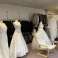 A la venta: lote de 35 vestidos de novia nuevos de una boutique francesa de alta gama especializada en alquiler/venta a medida. fotografía 3