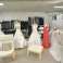 A la venta: lote de 35 vestidos de novia nuevos de una boutique francesa de alta gama especializada en alquiler/venta a medida. fotografía 1